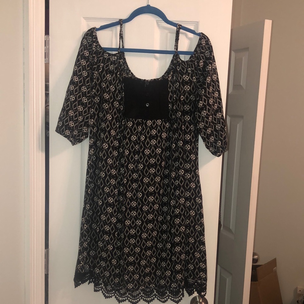 Printed black and white dress